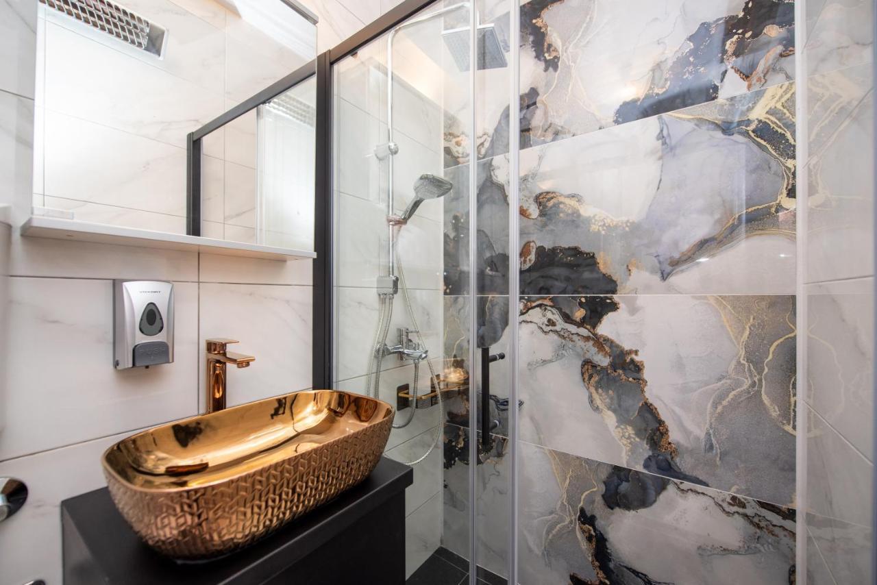 Royal Elegance Apartman สปลิท ภายนอก รูปภาพ