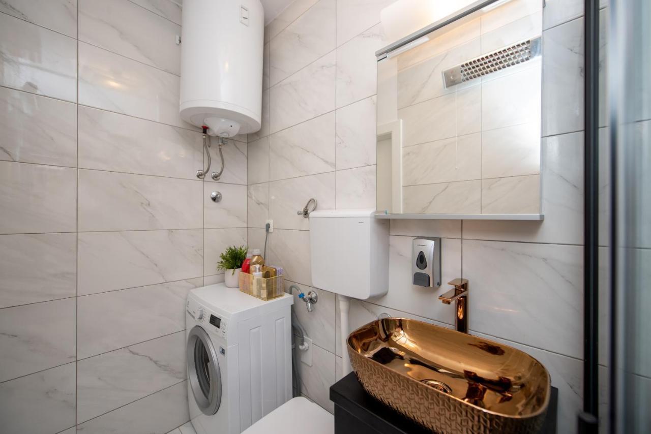 Royal Elegance Apartman สปลิท ภายนอก รูปภาพ