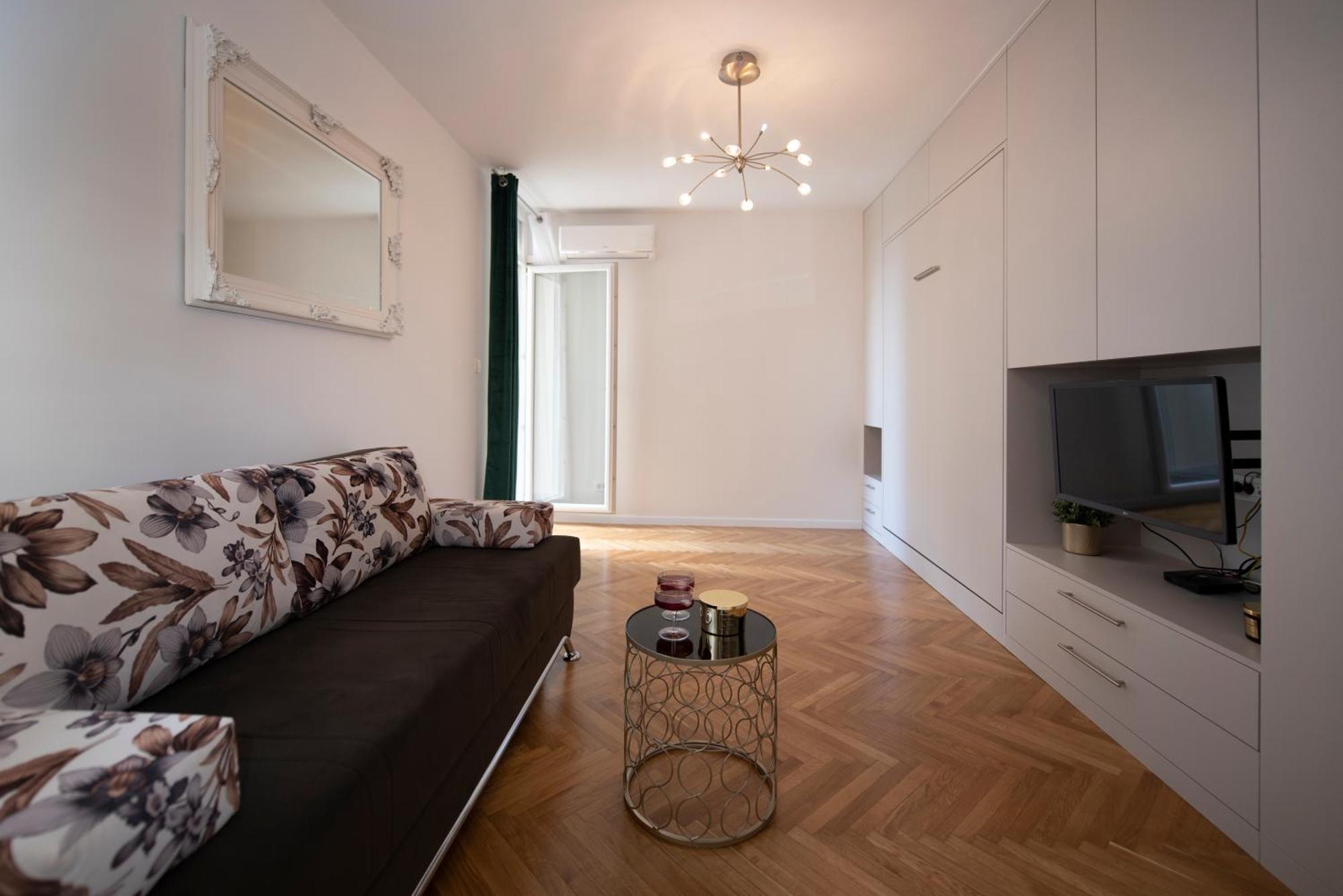 Royal Elegance Apartman สปลิท ภายนอก รูปภาพ
