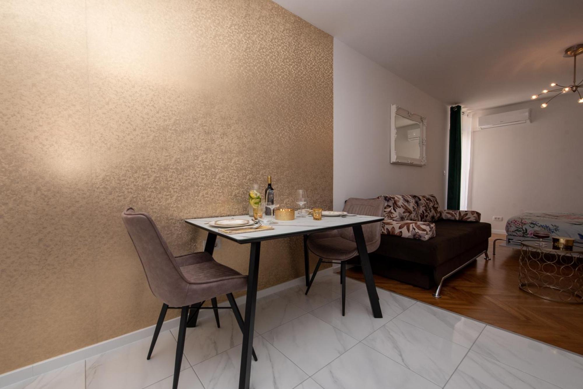 Royal Elegance Apartman สปลิท ภายนอก รูปภาพ