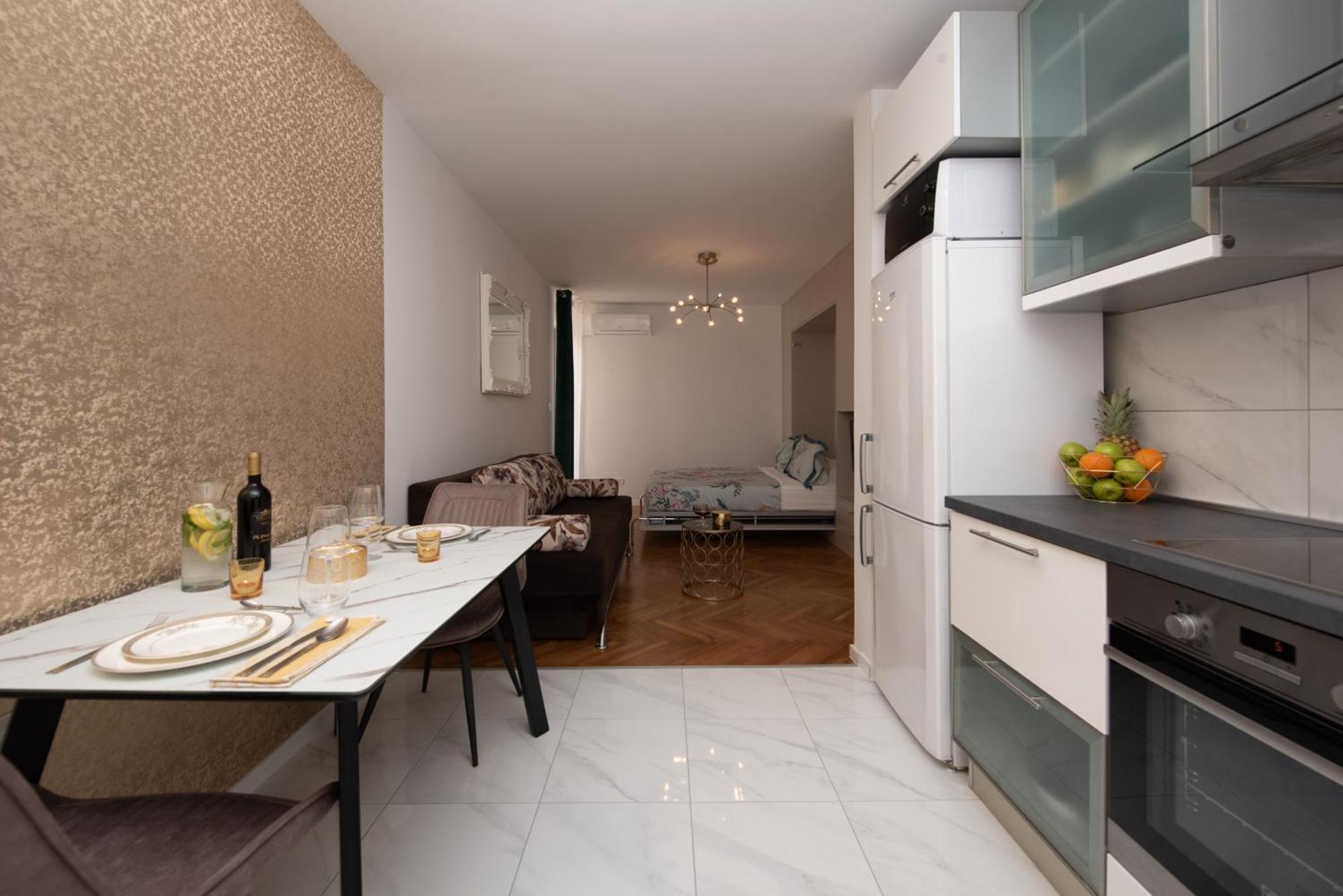 Royal Elegance Apartman สปลิท ภายนอก รูปภาพ