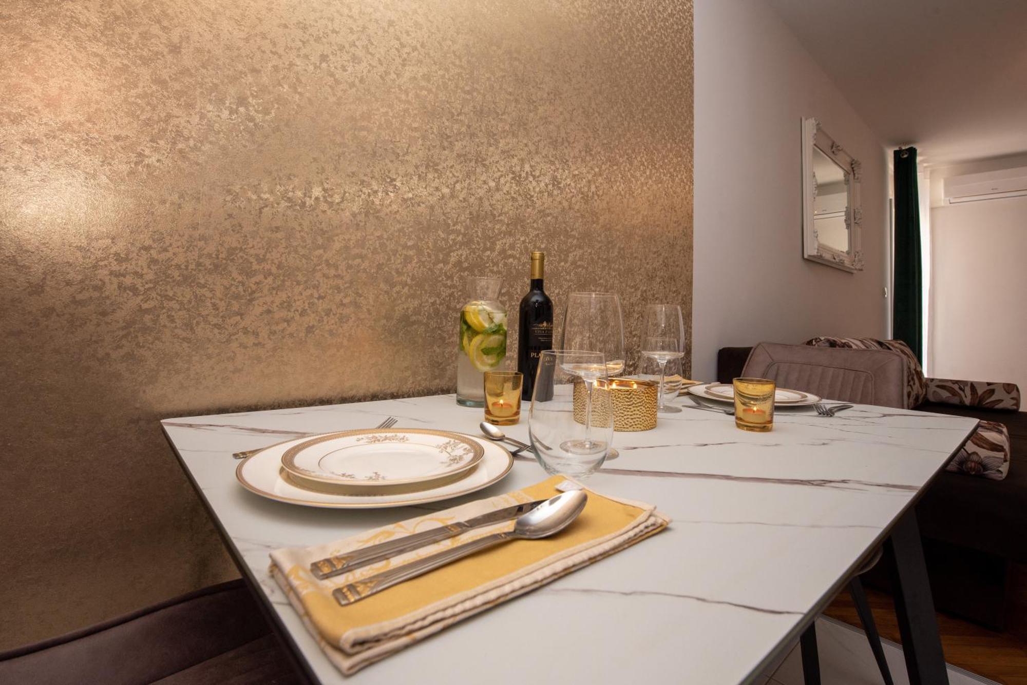 Royal Elegance Apartman สปลิท ภายนอก รูปภาพ